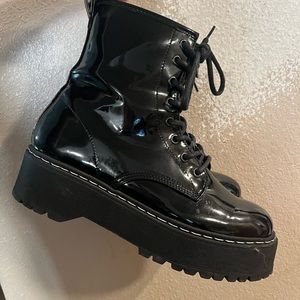 Steve Madden combat boots in black size 9